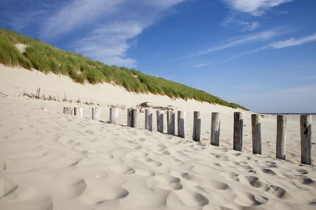 Aphrodite Met Zonnig Terras, Eigen Keuken, Verwarmd Hotel-Zwembad, Nabij Dorp, Duinen En Strand Холум Стая снимка